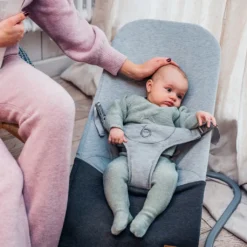 Babywippe Elektrisch Mit Musik Und Vibration Schaukel Hoehenverste MoMi BESS✔️Fernsteuerung ✔️12 Melodien ✔️Schaukeltim ✔️ Bis 9 Kg -Babyprodukte Geschäft 229094aa7a0db303fc60f5d8c40c41a1