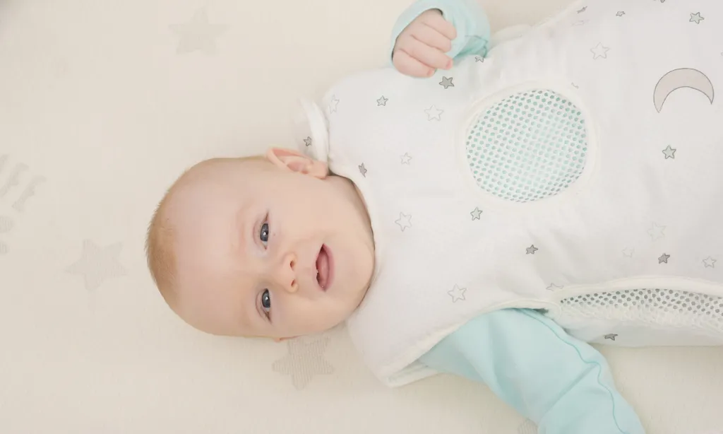 Roba Babybett Safe Asleep, Komplettbettset, Matratze, Nest, Babyschlafsack, 70x140cm Sternenzauber 7 Roba Babybett Safe Asleep, Komplettbettset, Matratze, Nest, Babyschlafsack, 70x140cm Sternenzauber – Bild 7