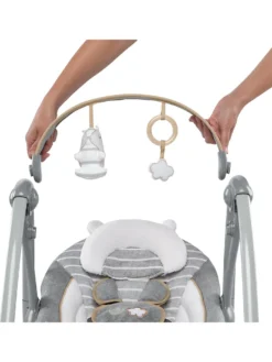 Ingenuity Baby Ingenuity, Bella Teddy Zusammenklappbare Und Tragbare Babyschaukel Mit 5 Schaukelgeschwindigkeiten, 8 Melodien, 5-Punkt Sicherheitsgurt Und Hochwertigem Plüsch Babyschaukeln Wippen -Babyprodukte Geschäft 842a0ca8836f4559c75dbee86f389d0f
