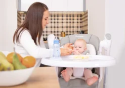 Fütterungsstuhl + Indigo Hellgrau Schwung -Babyprodukte Geschäft 91eb2525b91ac1193cdfce41dcd62c12