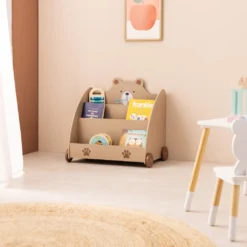 Navaris Bücherregal Für Kinder - Kinderzimmer Regal Für Bücher Und Spielzeug Aus Holz - 60 X 58 X 40 Cm - Buchregal Mit Rollen - Organizer Braun Bär -Babyprodukte Geschäft 9d4cdb1f3e779db3d983952b6ecb22d7