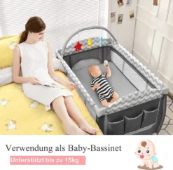 COSTWAY 3-in-1-Babybett, Tragbares Reisebett Mit Spielzeugstange, Klappbarer Laufstall Mit Stubenwagen, Wickeltisch Mit Tragetasche, Feststellbare Räder, Matratze, Tür Mit Reißverschluss (Grau) -Babyprodukte Geschäft dde1a8c0aec818e3f05ca4670772f867